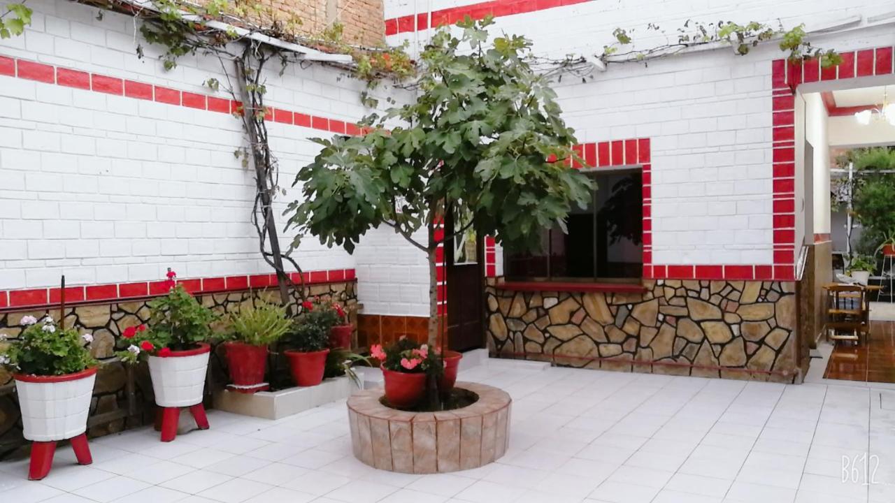 Tierra Nuestra Bed & Breakfast Tarija Bagian luar foto